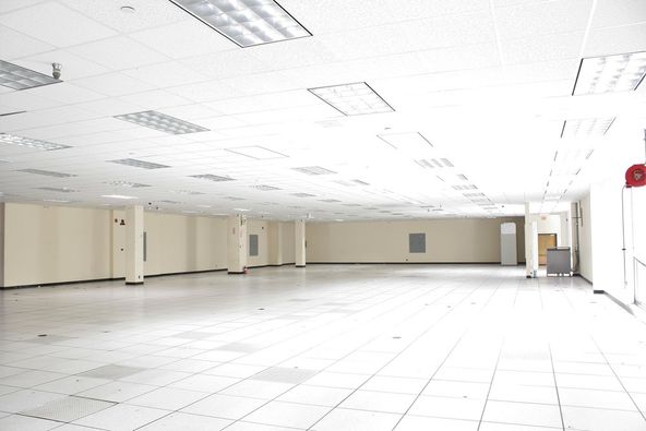 Magnavox Way Corporate Center: 1700 Magnavox Way, Fort Wayne, IN 46804